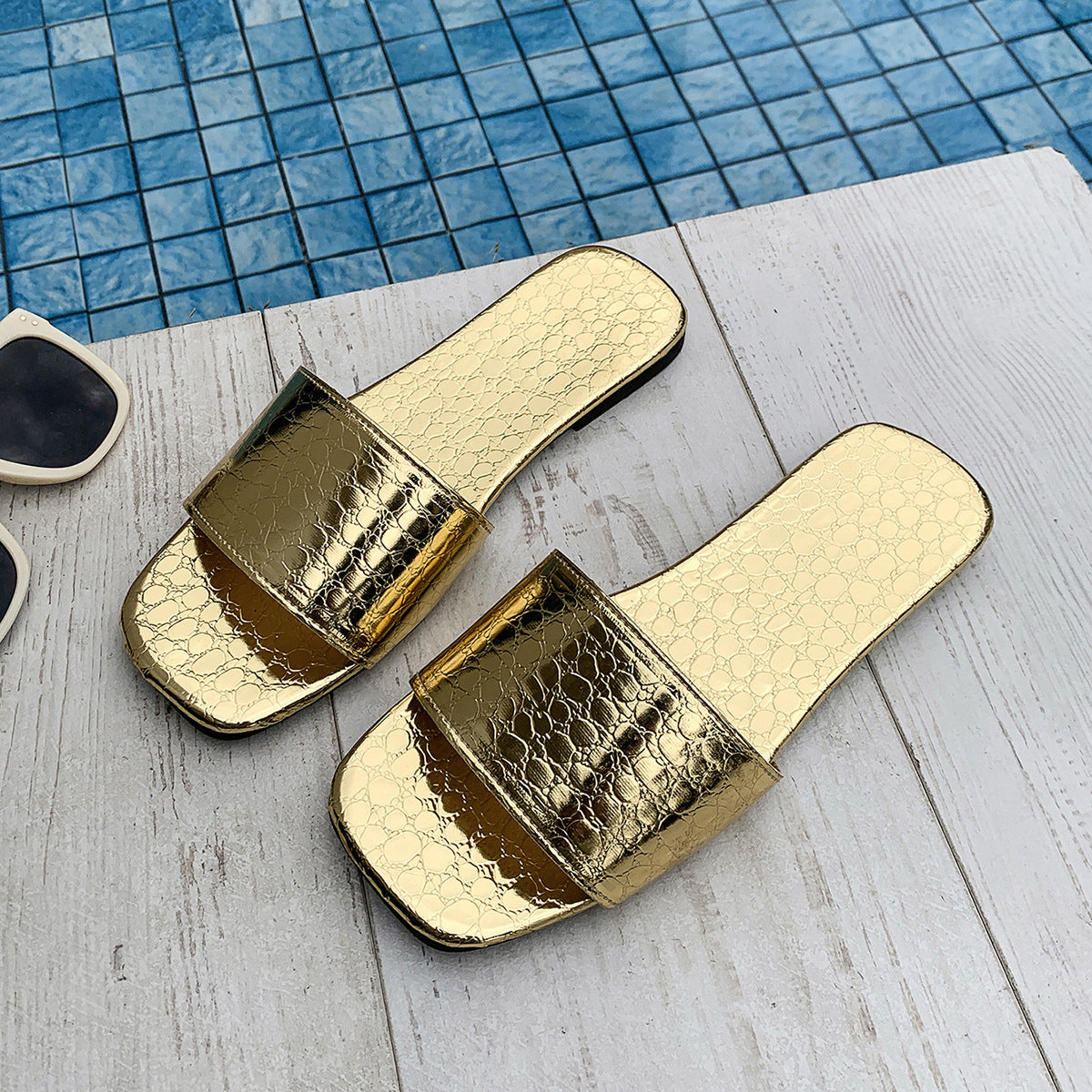 Fashion Crocodile-Textured Slides