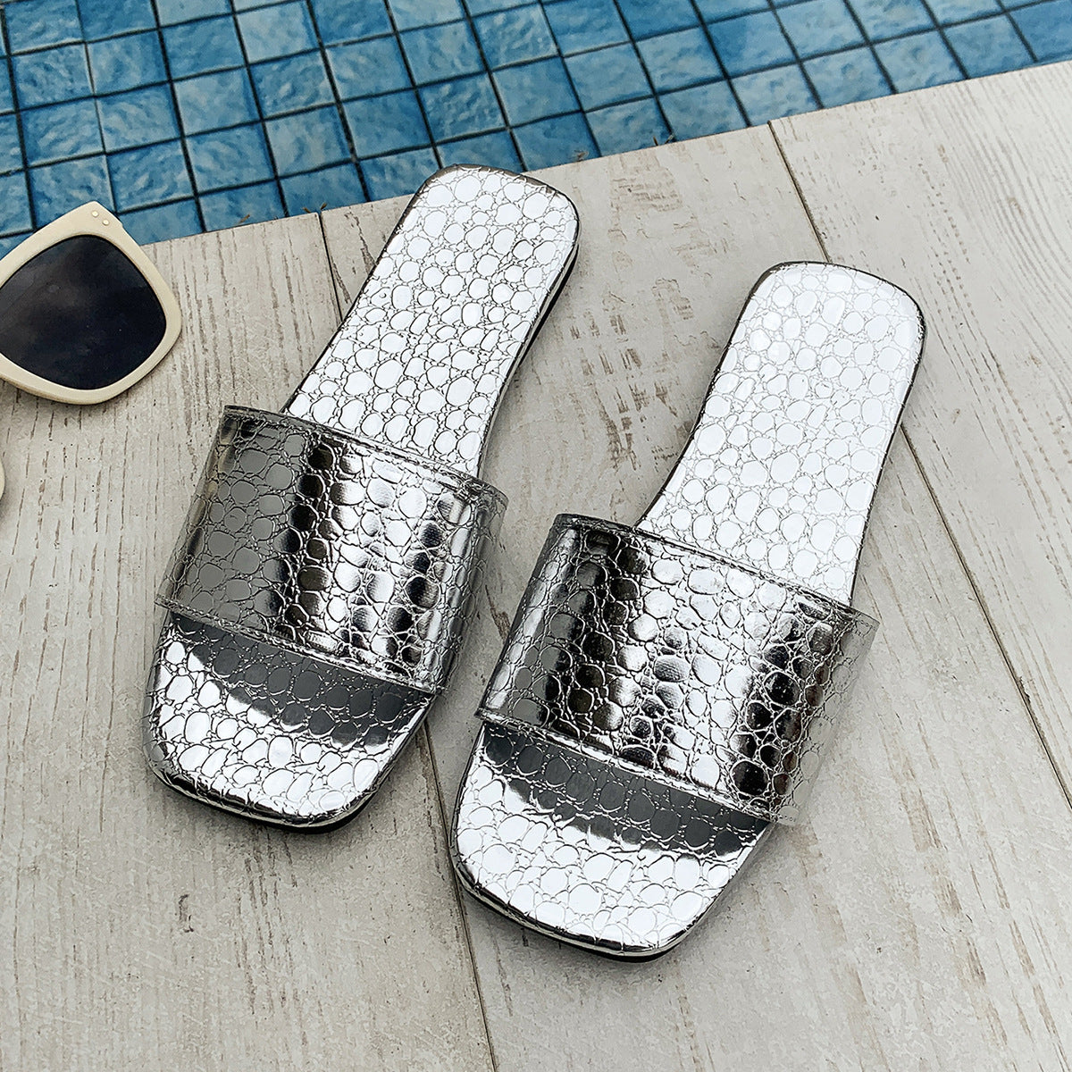Fashion Crocodile-Textured Slides
